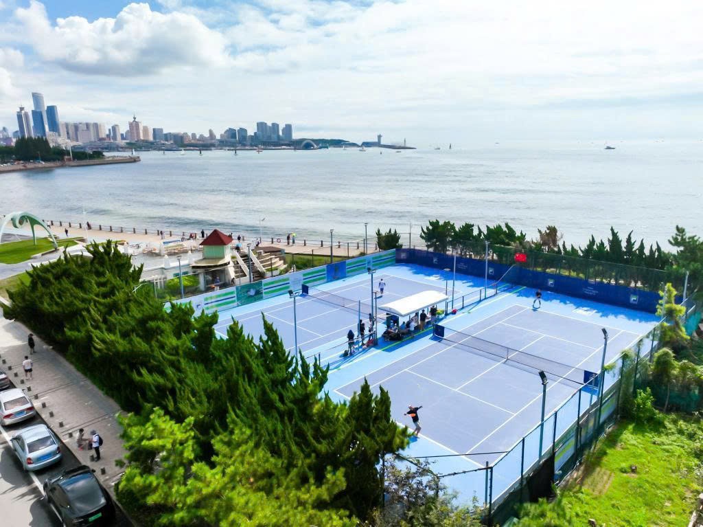 Hai vạn quả bóng tennis cũ “hồi sinh” thành sân thể thao Hai vạn quả bóng tennis cũ “hồi sinh” thành sân thể thao
