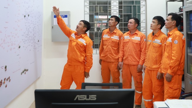 EVNNPC tăng cường “lá chắn” an toàn trong mùa mưa bão