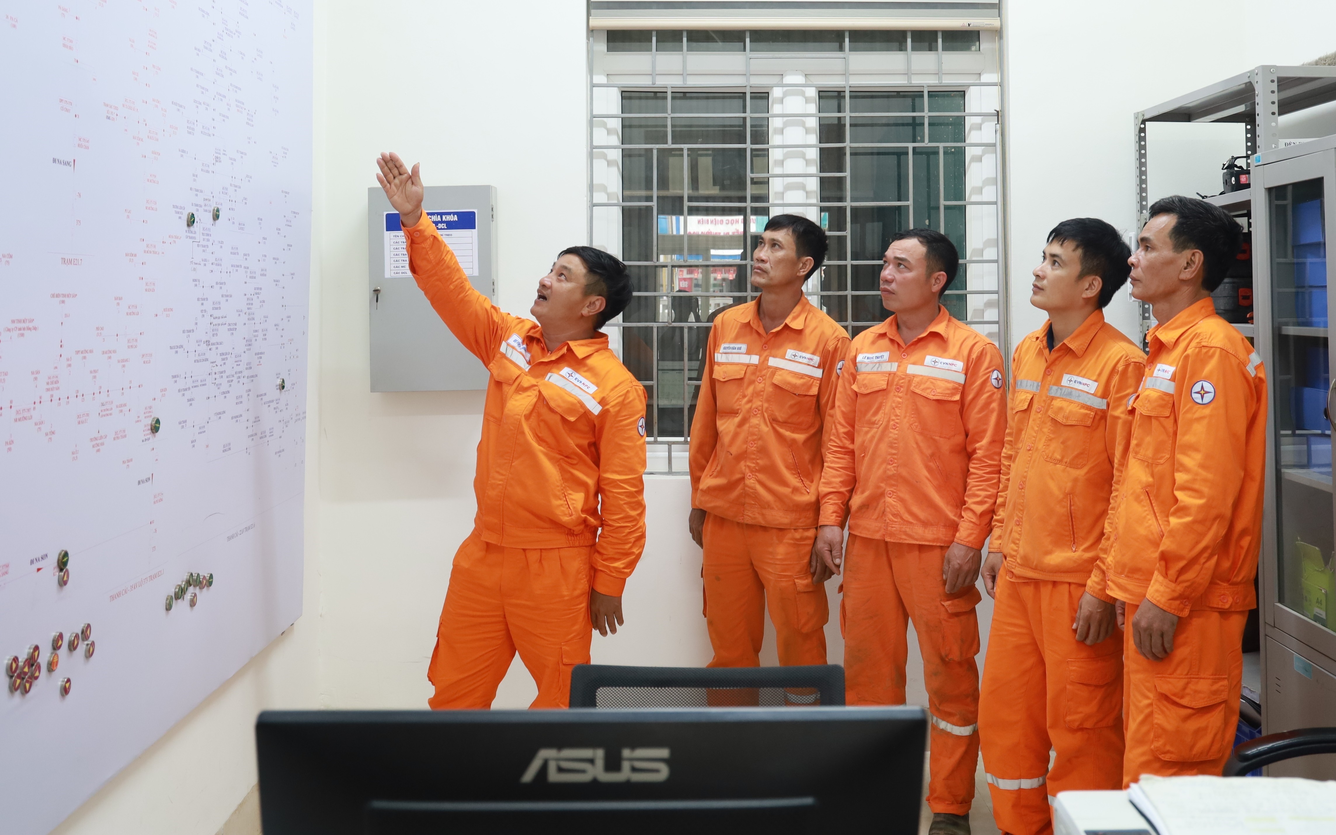 CBNV Công ty Điện lực Điện Biên chủ động xây dựng phương án ứng phó với các tình huống thiên tai, sự cố CBNV Công ty Điện lực Điện Biên chủ động xây dựng phương án ứng phó với các tình huống thiên tai, sự cố