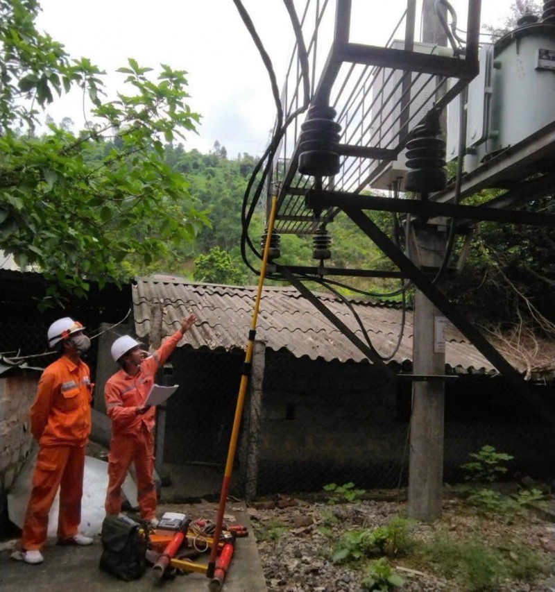 CBNV Công ty Điện lực Lào Cai kiểm tra lưới điện, rà soát tình trạng thiết bị, chủ động chuẩn bị các điều kiện vận hành an toàn trong mùa mưa bão CBNV Công ty Điện lực Lào Cai kiểm tra lưới điện, rà soát tình trạng thiết bị, chủ động chuẩn bị các điều kiện vận hành an toàn trong mùa mưa bão