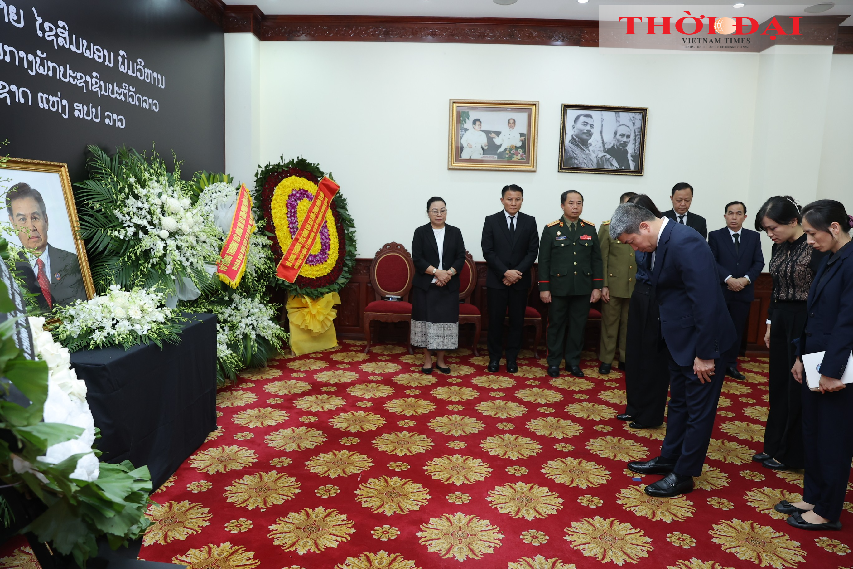 Đoàn đại biểu Liên hiệp các tổ chức hữu nghị Việt Nam do ông Phan Anh Sơn, Chủ tịch Liên hiệp, dẫn đầu đến Đại sứ quán Lào tại Việt Nam viếng và ghi sổ tang tưởng niệm Chủ tịch Quốc hội Lào Xaysomphone Phomvihane Đoàn đại biểu Liên hiệp các tổ chức hữu nghị Việt Nam do ông Phan Anh Sơn, Chủ tịch Liên hiệp, dẫn đầu đến Đại sứ quán Lào tại Việt Nam viếng và ghi sổ tang tưởng niệm Chủ tịch Quốc hội Lào Xaysomphone Phomvihane