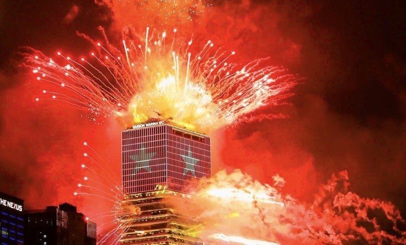 Fireworks light up the Ho Chi Minh City skyline during celebrations marking the 50th anniversary of the city bearing President Ho Chi Minh’s name. Photo: Nguyen Hue Fireworks light up the Ho Chi Minh City skyline during celebrations marking the 50th anniversary of the city bearing President Ho Chi Minh’s name. Photo: Nguyen Hue