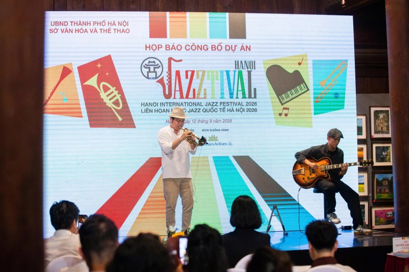 Một tiết mục biểu diễn nhạc Jazz lại cuộc họp báo. (Ảnh: T.L) Một tiết mục biểu diễn nhạc Jazz lại cuộc họp báo. (Ảnh: T.L)