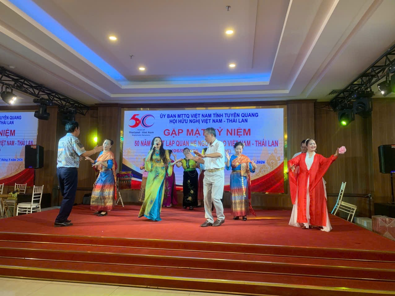 Một tiết mục biểu diễn văn nghệ tại buổi gặp mặt. (Ảnh: Hội hữu nghị Việt Nam - Thái Lan cung cấp)