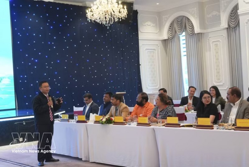 Lam Dong and Indian tourism businesses and travel agencies discuss opportunities for cooperation, investment and tourism promotion. (Photo: VNA) Lam Dong and Indian tourism businesses and travel agencies discuss opportunities for cooperation, investment and tourism promotion. (Photo: VNA)