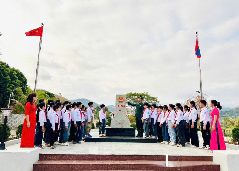 Sơn La thí điểm dạy và học tiếng Lào cho học sinh khu vực biên giới