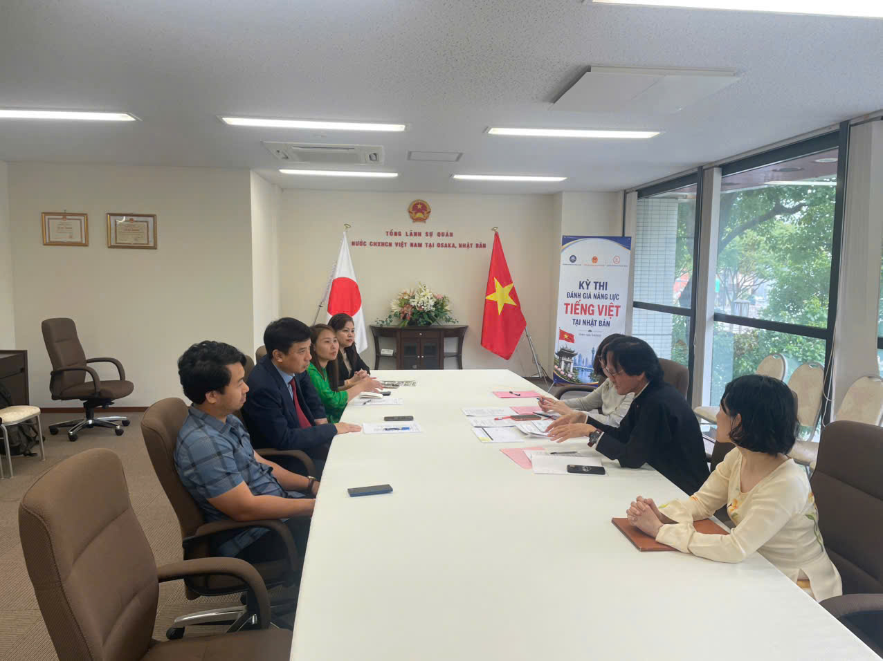Lần đầu tiên thi đánh giá năng lực Tiếng Việt bằng hình thức thi trên máy tính tại Osaka (Nhật Bản) Lần đầu tiên thi đánh giá năng lực Tiếng Việt bằng hình thức thi trên máy tính tại Osaka (Nhật Bản)