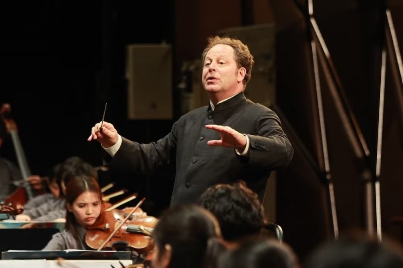 100 Asian Youth Orchestra Musicians Perform at Ho Guom Theatre