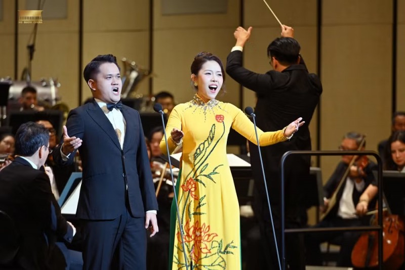 100 Asian Youth Orchestra Musicians Perform at Ho Guom Theatre