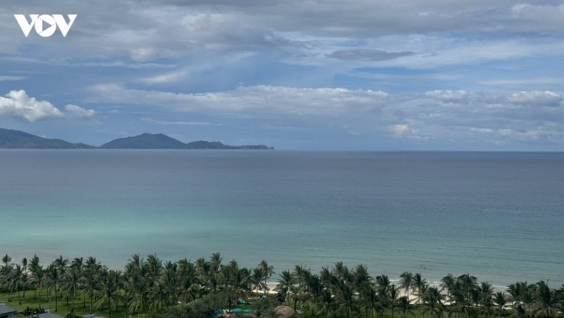 Central Vietnam hit by prolonged, intense heatwave. Central Vietnam hit by prolonged, intense heatwave.