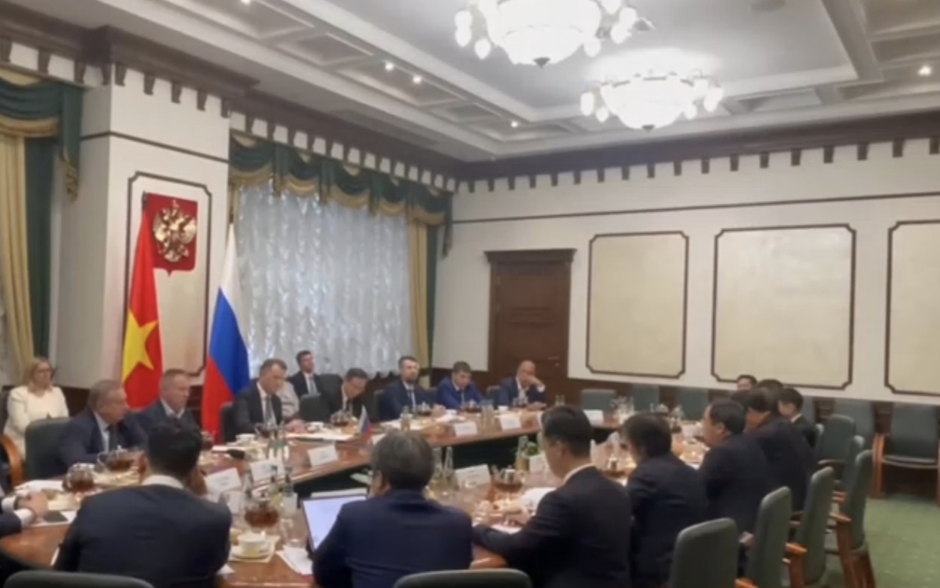 Вьетнам и Россия сотрудничают в сфере городского железнодорожного транспорта Вьетнам и Россия сотрудничают в сфере городского железнодорожного транспорта