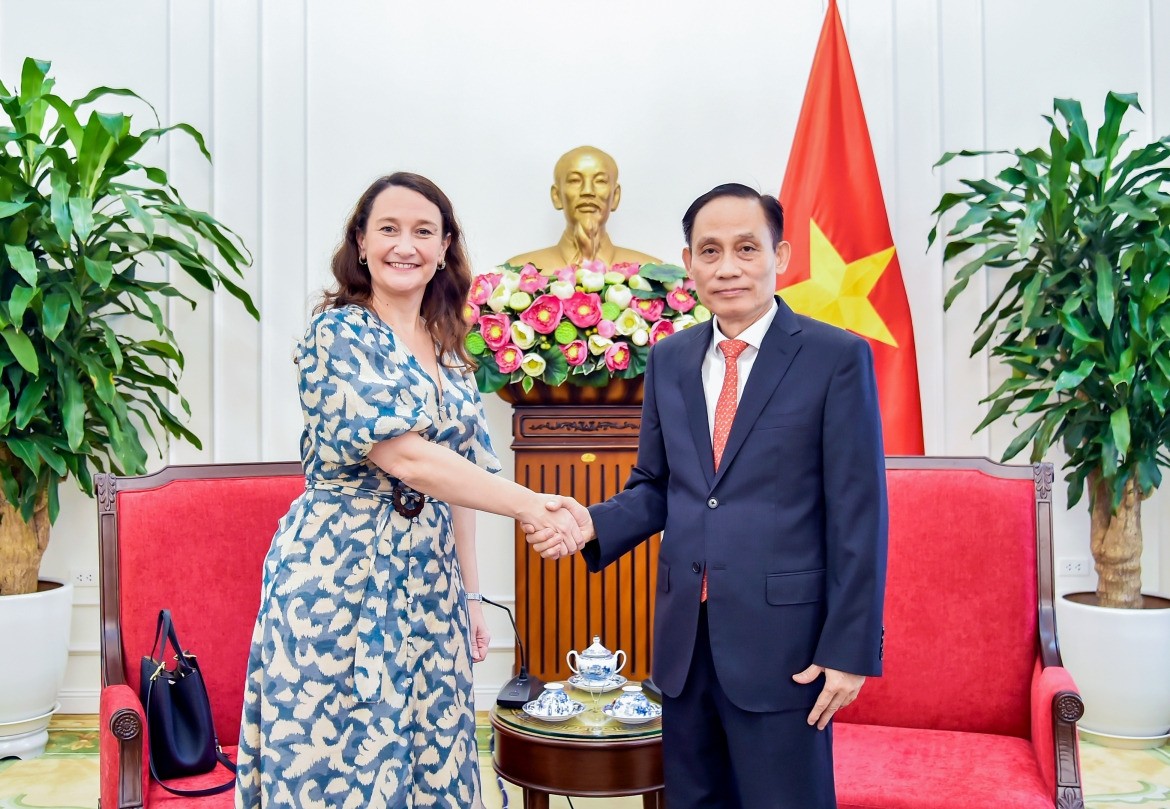 Football Helps Strengthen People-to-People Ties Between Vietnam and Uruguay Football Helps Strengthen People-to-People Ties Between Vietnam and Uruguay