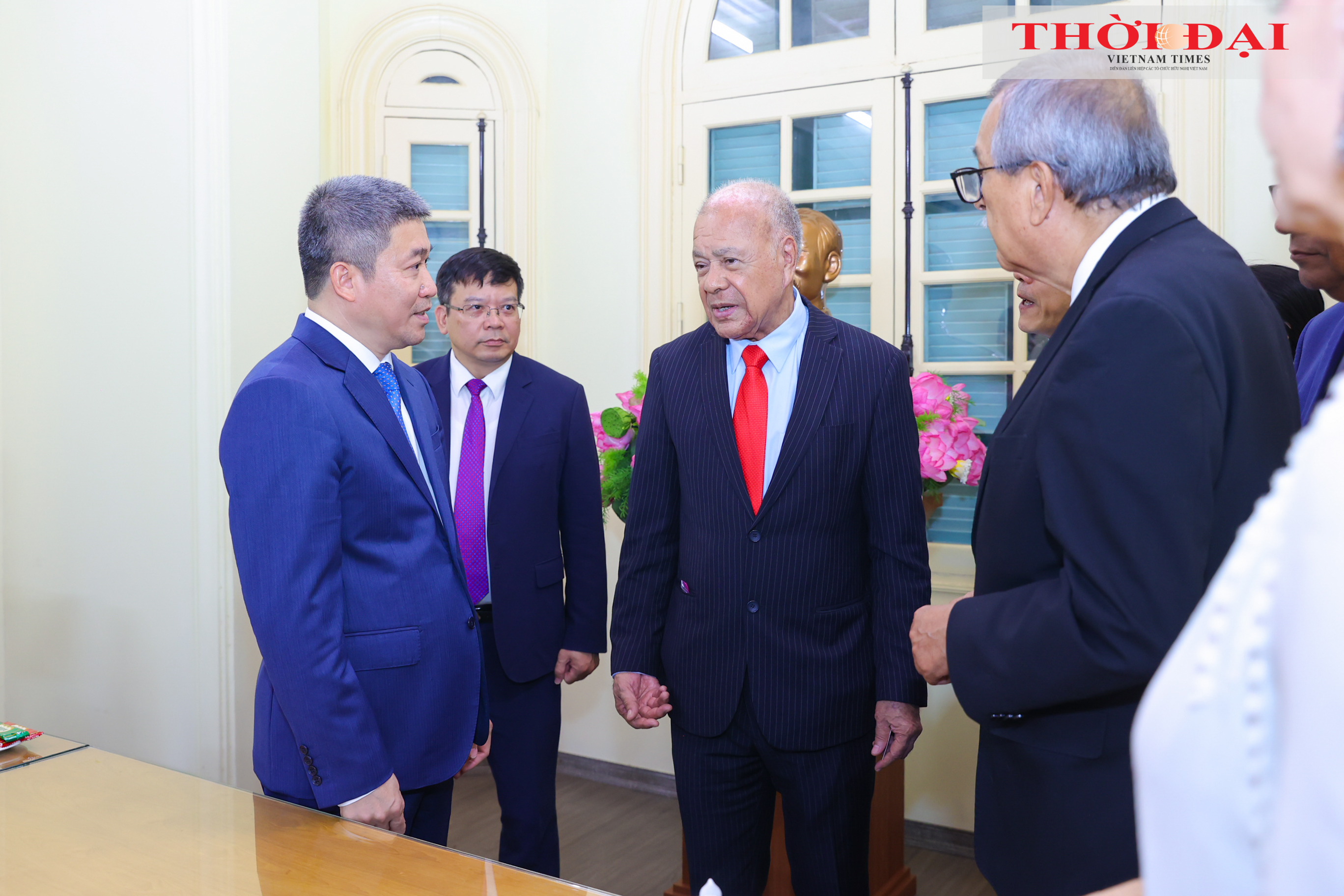 Chủ tịch Liên hiệp các tổ chức hữu nghị Việt Nam Phan Anh Sơn trao đổi Tổng Bí thư Đảng Lao động Mexico Alberto Anaya Gutiérrez, Thượng nghị sĩ liên bang. (Ảnh: Đinh Hòa) Chủ tịch Liên hiệp các tổ chức hữu nghị Việt Nam Phan Anh Sơn trao đổi Tổng Bí thư Đảng Lao động Mexico Alberto Anaya Gutiérrez, Thượng nghị sĩ liên bang. (Ảnh: Đinh Hòa)