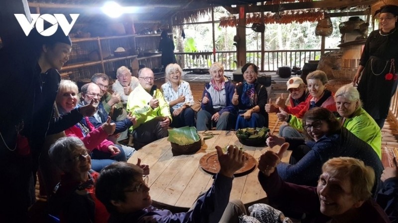Visitors experience local culture and cuisine at the Thai Hai Ethnic Stilt House Ecological Reserve Visitors experience local culture and cuisine at the Thai Hai Ethnic Stilt House Ecological Reserve