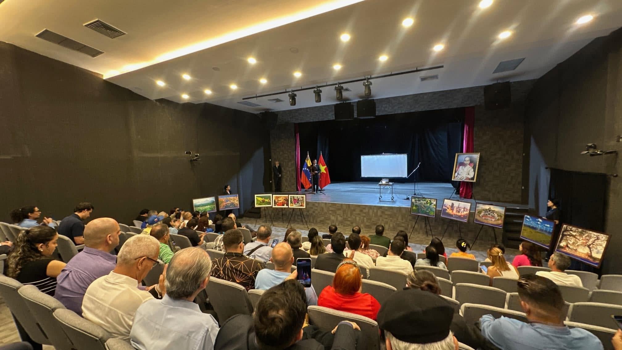 Quảng bá hình ảnh đất nước và con người Việt Nam tới người dân Venezuela Quảng bá hình ảnh đất nước và con người Việt Nam tới người dân Venezuela
