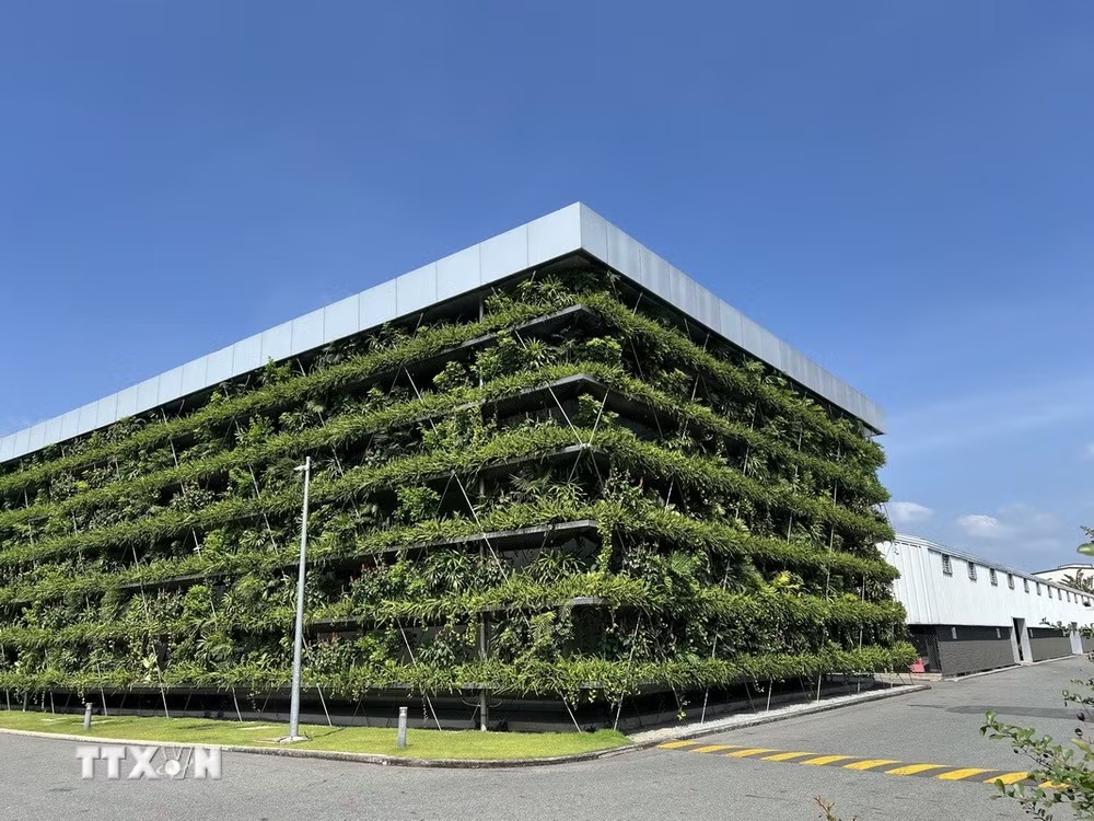Công ty Trách nhiệm hữu hạn Jakob Sài Gòn hoạt động tại Khu công nghiệp Việt Nam - Singapore là đơn vị chuyển đổi xanh tiêu biểu tại Bình Dương. (Ảnh: Dương Chí Tưởng/TTXVN) Công ty Trách nhiệm hữu hạn Jakob Sài Gòn hoạt động tại Khu công nghiệp Việt Nam - Singapore là đơn vị chuyển đổi xanh tiêu biểu tại Bình Dương. (Ảnh: Dương Chí Tưởng/TTXVN)