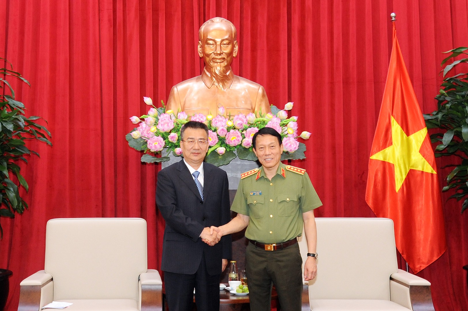 越中加强安全保障和打击犯罪协调合作