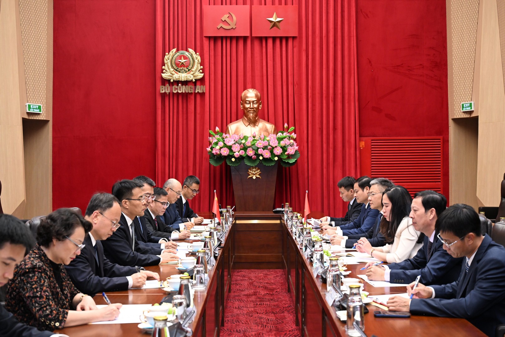 越中加强安全保障和打击犯罪协调合作