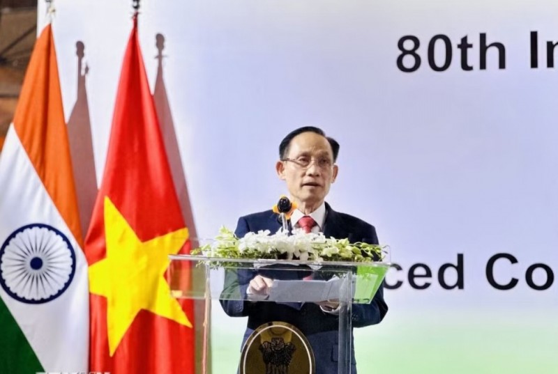 សមាជិកការិយាល័យនយោបាយ រដ្ឋមន្ត្រីការបរទេស Le Hoai Trung ថ្លែងមតិ។