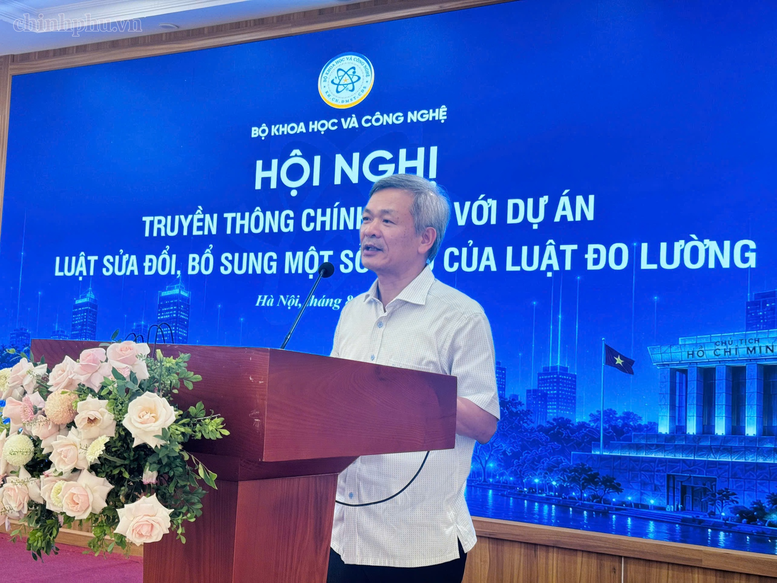 លោក Tran Quy Giau ប្រធានគណៈកម្មាធិការវាស់វែង នៃគណៈកម្មាធិការស្តង់ដារ វាស់វែង និងគុណភាពជាតិ ក្រសួងវិទ្យាសាស្ត្រ និងបច្ចេកវិទ្យា ចែករំលែកអំពីសេចក្តីព្រាងច្បាប់ស្តីពីវិសោធនកម្ម និងបំពេញបន្ថែមមាត្រាមួយចំនួននៃច្បាប់ស្តីពីការវាស់វែង។ លោក Tran Quy Giau ប្រធានគណៈកម្មាធិការវាស់វែង នៃគណៈកម្មាធិការស្តង់ដារ វាស់វែង និងគុណភាពជាតិ ក្រសួងវិទ្យាសាស្ត្រ និងបច្ចេកវិទ្យា ចែករំលែកអំពីសេចក្តីព្រាងច្បាប់ស្តីពីវិសោធនកម្ម និងបំពេញបន្ថែមមាត្រាមួយចំនួននៃច្បាប់ស្តីពីការវាស់វែង។