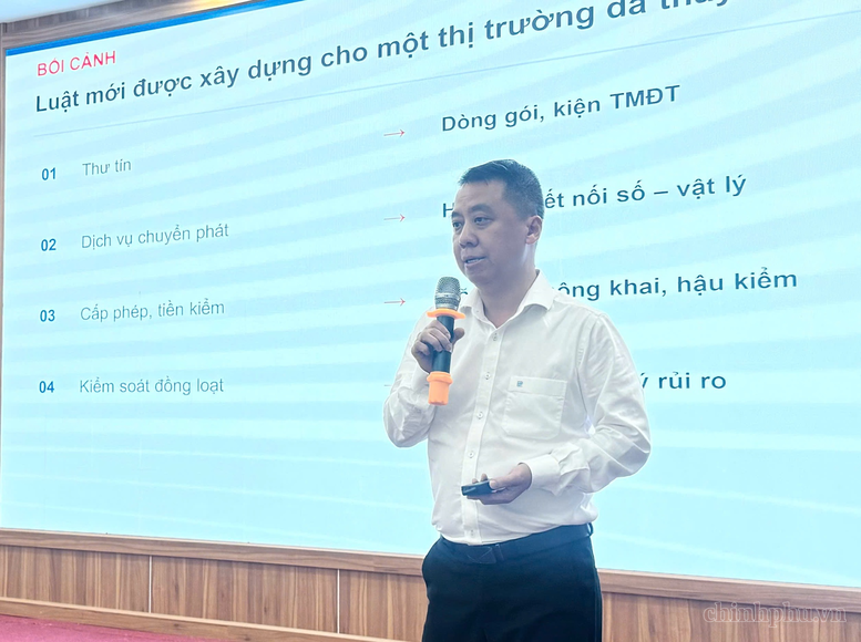 លោក La Hoang Trung ប្រធាននាយកដ្ឋានប្រៃសណីយ៍ ក្រសួងវិទ្យាសាស្ត្រ និងបច្ចេកវិទ្យា ឧទ្ទេសនាមអំពីខ្លឹមសារសំខាន់ៗនៃសេចក្តីព្រាងច្បាប់ស្តីពីប្រៃសណីយ៍ (វិសោធនកម្ម)។