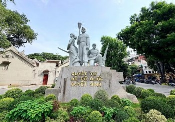 ha noi di chuyen tuong dai quyet tu de to quoc quyet sinh ve bo tu lenh thu do