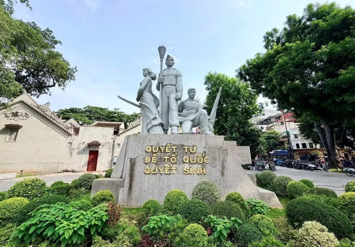 Tượng đài Hà Nội di chuyển tượng đài “Quyết tử để Tổ quốc quyết sinh” về Bộ Tư lệnh Thủ đô