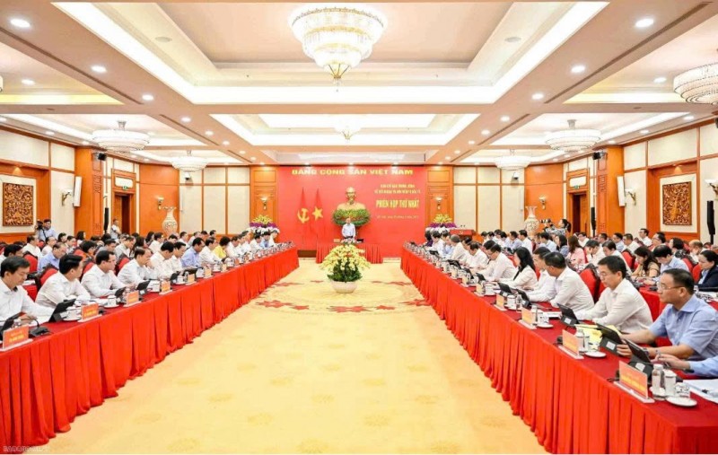 អគ្គលេខាបក្ស ប្រធានរដ្ឋ To Lam ធ្វើជាអធិបតីក្នុងសម័យប្រជុំលើកទីមួយនៃគណៈកម្មាធិការដឹកនាំមជ្ឈិមស្តីពីកិច្ចការបរទេស និងសមាហរណកម្មអន្តរជាតិ នៅទីស្នាក់ការគណៈកម្មាធិការមជ្ឈិមបក្ស នៅថ្ងៃទី ៣០ ខែមិថុនា។ អគ្គលេខាបក្ស ប្រធានរដ្ឋ To Lam ធ្វើជាអធិបតីក្នុងសម័យប្រជុំលើកទីមួយនៃគណៈកម្មាធិការដឹកនាំមជ្ឈិមស្តីពីកិច្ចការបរទេស និងសមាហរណកម្មអន្តរជាតិ នៅទីស្នាក់ការគណៈកម្មាធិការមជ្ឈិមបក្ស នៅថ្ងៃទី ៣០ ខែមិថុនា។