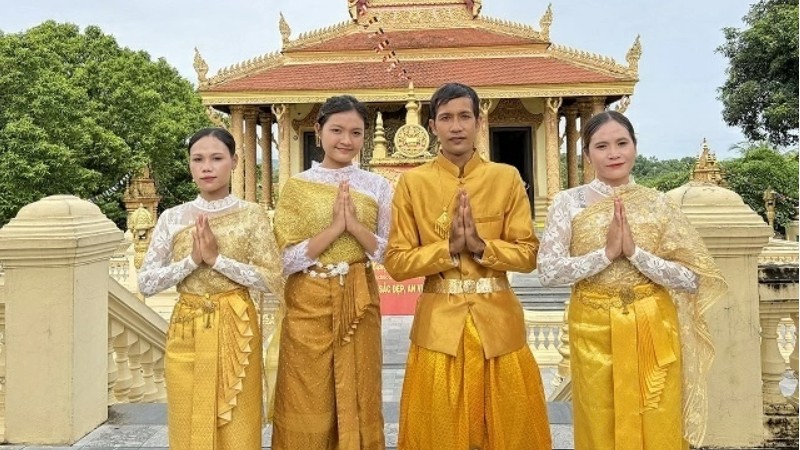ເກີນເທີ ນຳເອົາມໍລະດົກແຫ່ງຊາດ ງານເທດສະການ ທັກຄົນ ມາສູ່ມວນຊົນ ນະຄອນຫຼວງຮ່າໂນ້ຍ