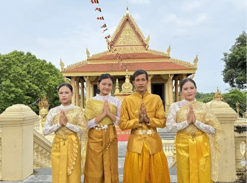 ເກີນເທີ ນຳເອົາມໍລະດົກແຫ່ງຊາດ ງານເທດສະການ ທັກຄົນ ມາສູ່ມວນຊົນ ນະຄອນຫຼວງຮ່າໂນ້ຍ