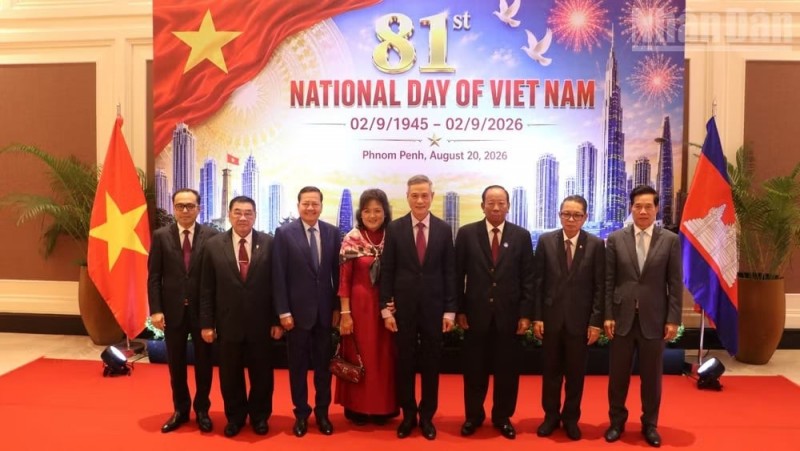 ຊາວຫວຽດນາມຢູ່ຕ່າງປະເທດຫັນໃຈສູ່ປະເທດຊາດ ເນື່ອງໃນໂອກາດວັນຊາດ 2/9