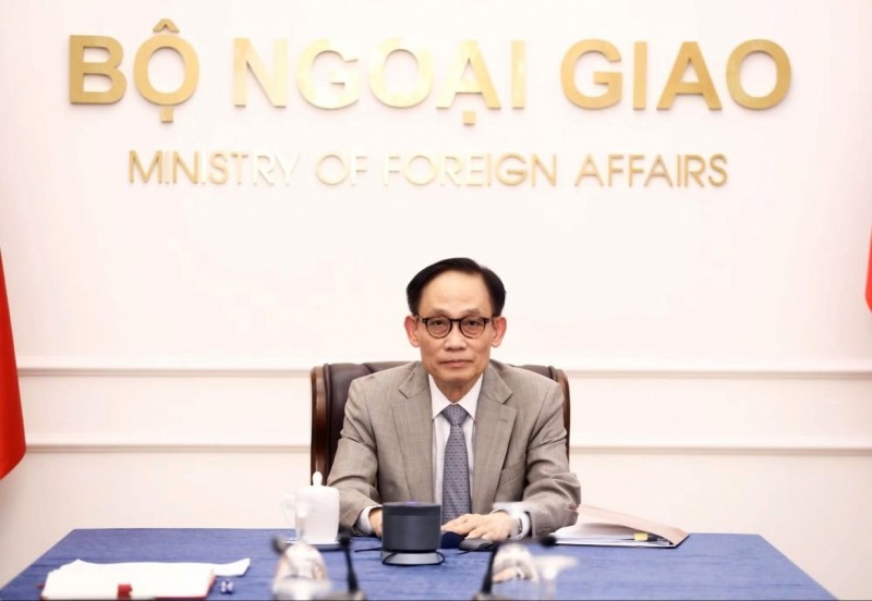 Vietnamese Foreign Minister Le Hoai Trung during his phone call with Canadian Foreign Minister Anita Anand. (Photo: MOFA)