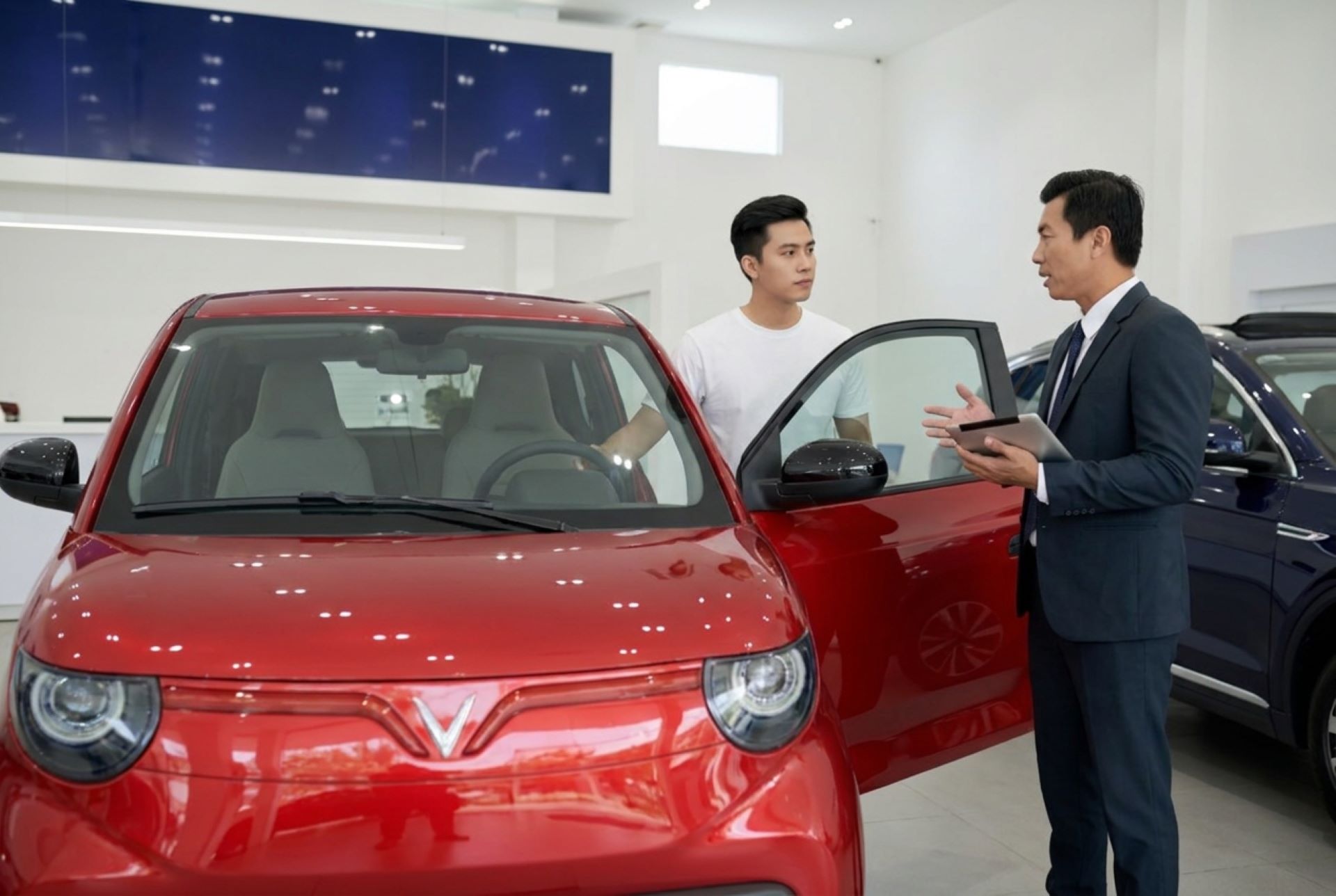 Hai vợ chồng, hai hướng đi mỗi sáng: VinFast VF 2 giải quyết bài toán “chia xe” của gia đình Hai vợ chồng, hai hướng đi mỗi sáng: VinFast VF 2 giải quyết bài toán “chia xe” của gia đình