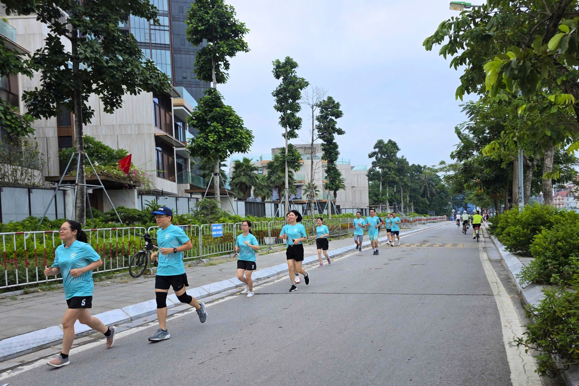 Over 1,500 Vinamilk employees from 30 units across the country participated in the virtual running race celebrating Vinamilk's 50th anniversary.