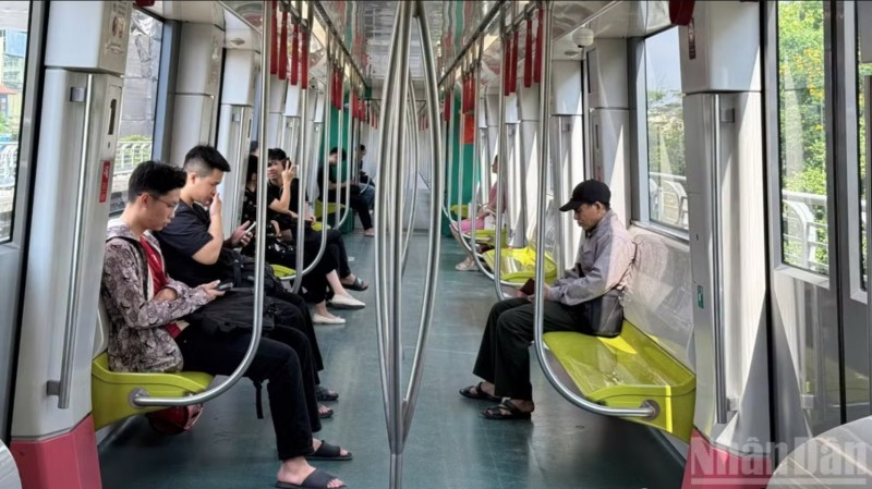 Hanoi Offers Free Bus and Train Rides for Independence Day Holiday