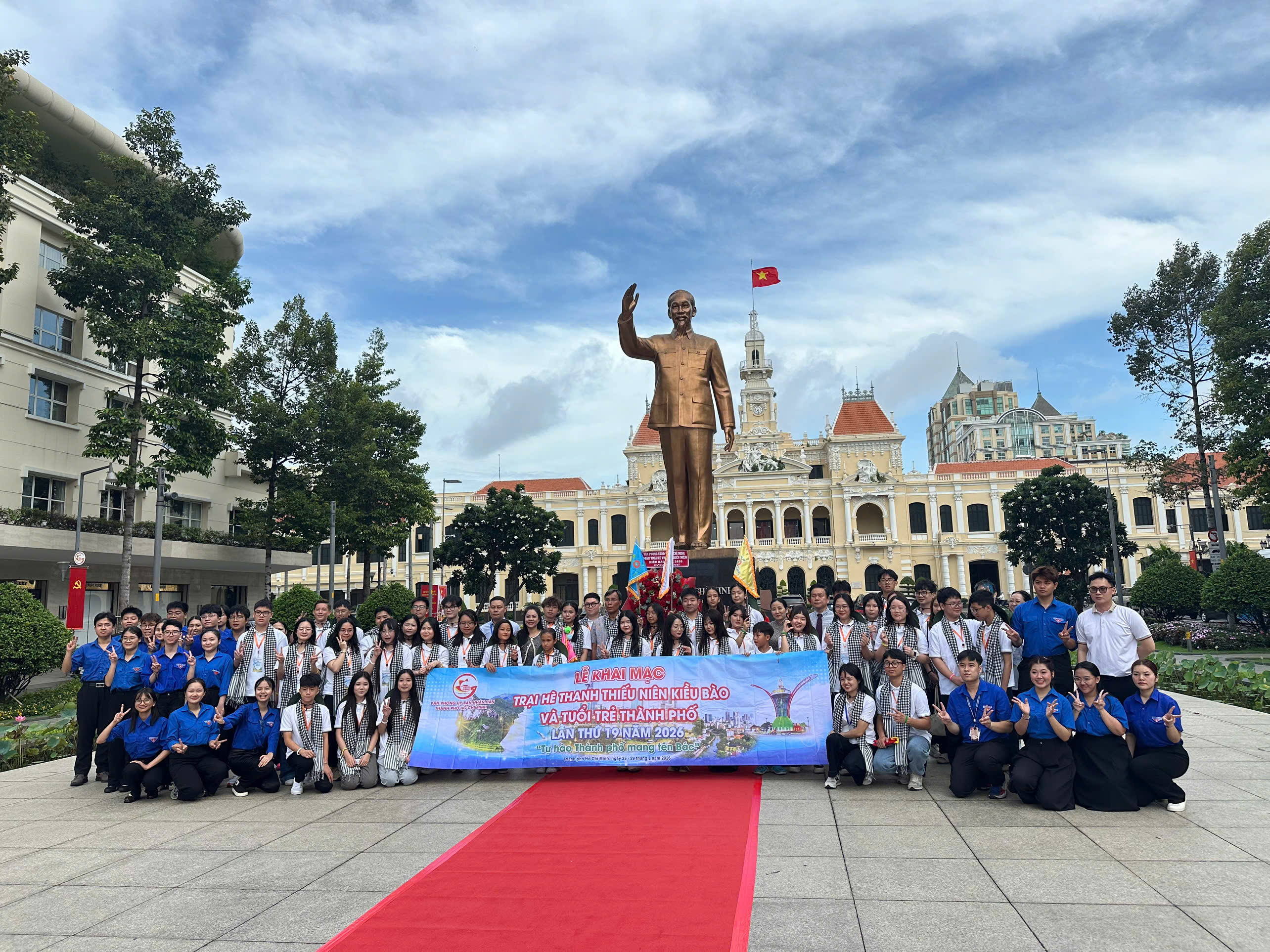 胡志明市第19届海外越南人青少年夏令营传承爱国传统
