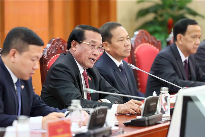 Vanhxay Phongsavanh, Ủy viên Bộ Chính trị, Bí thư Trung ương Đảng, Chủ nhiệm Ban Kiểm tra Trung ương, Tổng Thanh tra Nhà nước, Trưởng Ban phòng, chống tham nhũng Trung ương Đảng nhân dân Cách mạng Lào phát biểu. 
