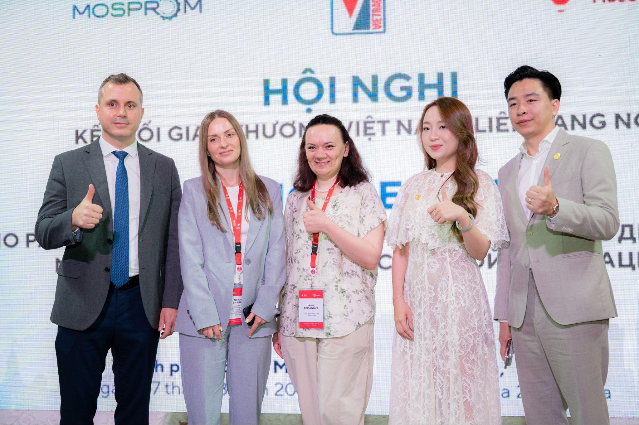 “Chiến lược đứng sau RUTOP Việt Nam - Doanh nghiệp Việt tiêu biểu TOP 10 Đông Nam Á và tham vọng phát triển vươn tầm khu vực Đông Nam Á” “Chiến lược đứng sau RUTOP Việt Nam - Doanh nghiệp Việt tiêu biểu TOP 10 Đông Nam Á và tham vọng phát triển vươn tầm khu vực Đông Nam Á”
