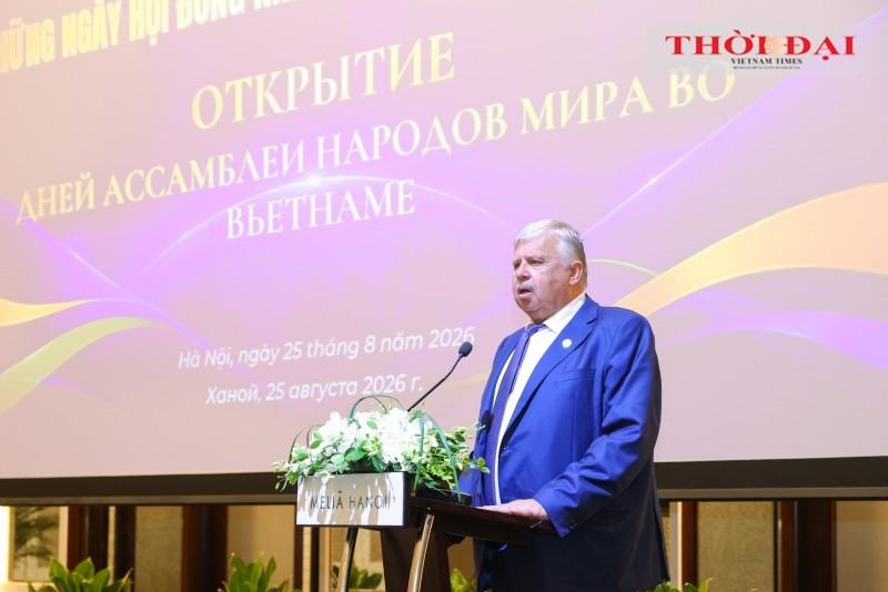 Mr. Andrey Belyaninov, Secretary-General of the World Peoples Assembly and a member of the UNESCO Commission of the Russian Federation, speaks at the event. (Photo: Dinh Hoa) Mr. Andrey Belyaninov, Secretary-General of the World Peoples Assembly and a member of the UNESCO Commission of the Russian Federation, speaks at the event. (Photo: Dinh Hoa)