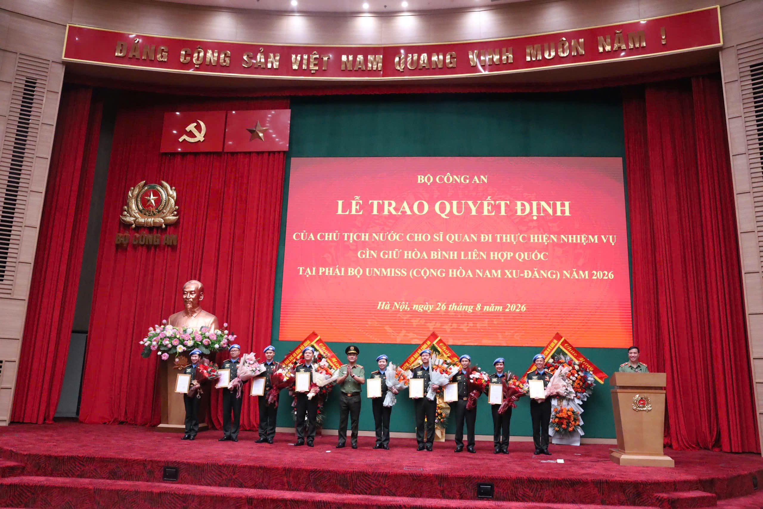 9 sĩ quan Công an Việt Nam lên đường gìn giữ hòa bình tại Nam Sudan 9 sĩ quan Công an Việt Nam lên đường gìn giữ hòa bình tại Nam Sudan