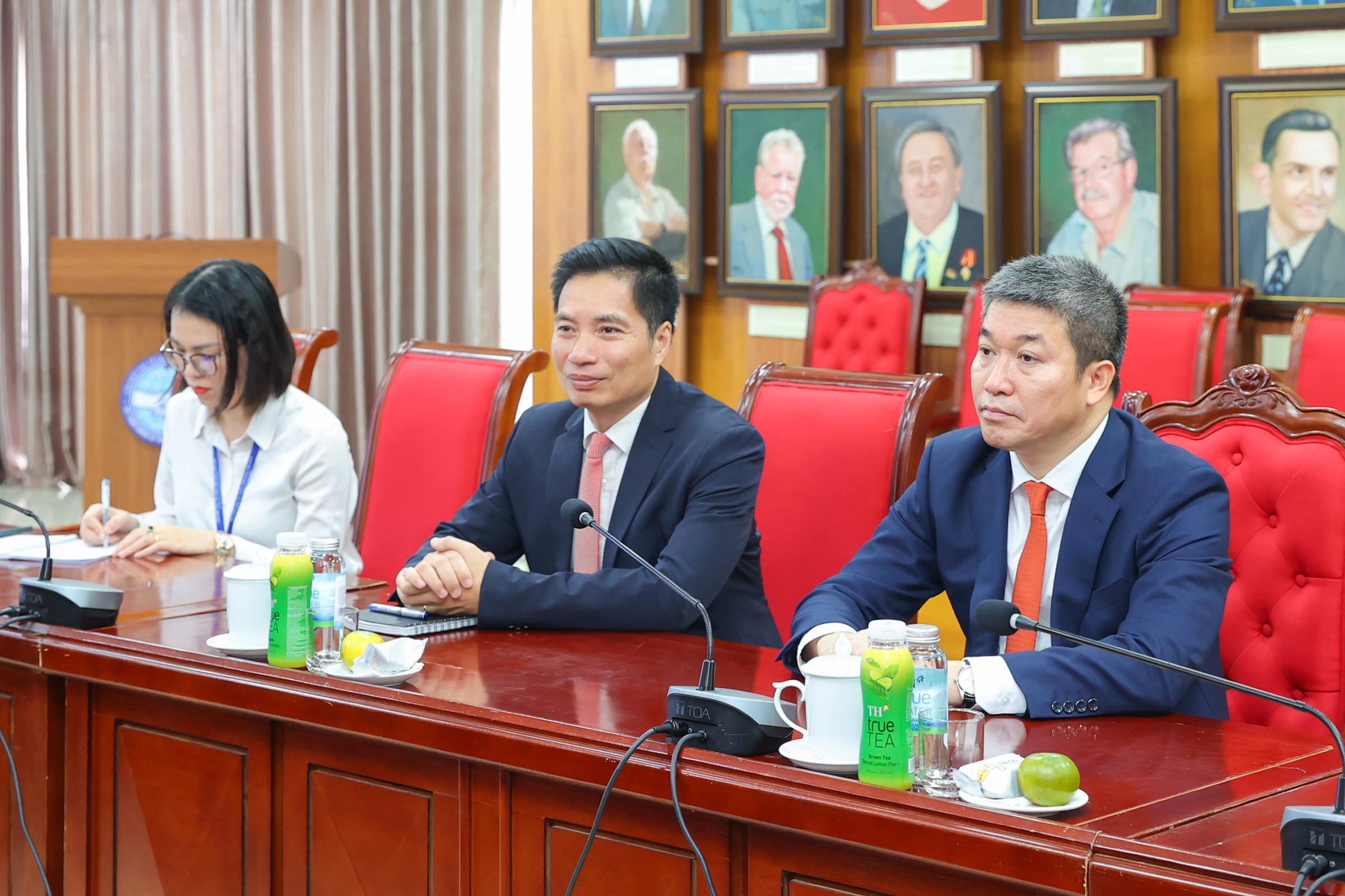 Liên hiệp các tổ chức hữu nghị Việt Nam và Hội đồng nhân dân thế giới duy trì hợp tác thường xuyên