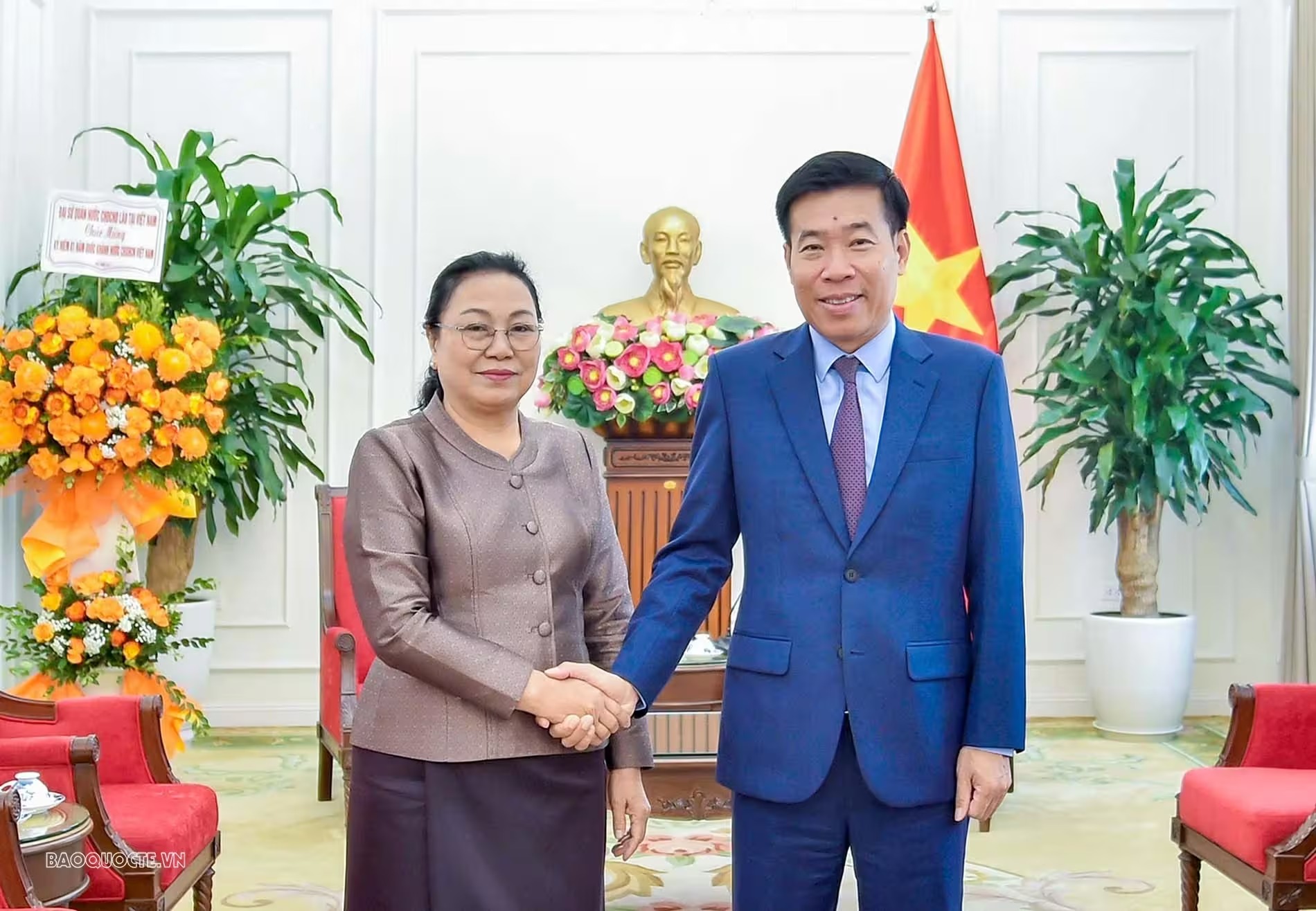 Thứ trưởng Bộ Ngoại giao Nguyễn Mạnh Cường đã tiếp Đại sứ Lào tại Việt Nam Khamphao Ernthavanh