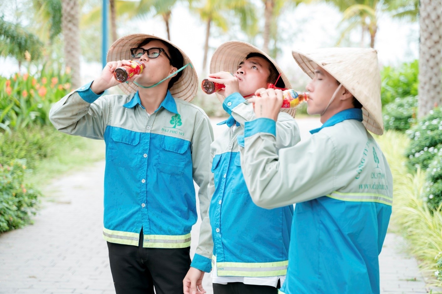 Vừa thanh nhiệt cơ thể ngày nắng nóng với Trà Dr Thanh, Trà Xanh Không Độ, Number 1 vừa dễ dàng có cơ hội trúng hơn 500.000 giải thẻ nạp điện thoại và 3 giải Đặc biệt, mỗi giải trị giá 100 triệu đồng tiền mặt trong hè năm nay. Vừa thanh nhiệt cơ thể ngày nắng nóng với Trà Dr Thanh, Trà Xanh Không Độ, Number 1 vừa dễ dàng có cơ hội trúng hơn 500.000 giải thẻ nạp điện thoại và 3 giải Đặc biệt, mỗi giải trị giá 100 triệu đồng tiền mặt trong hè năm nay.
