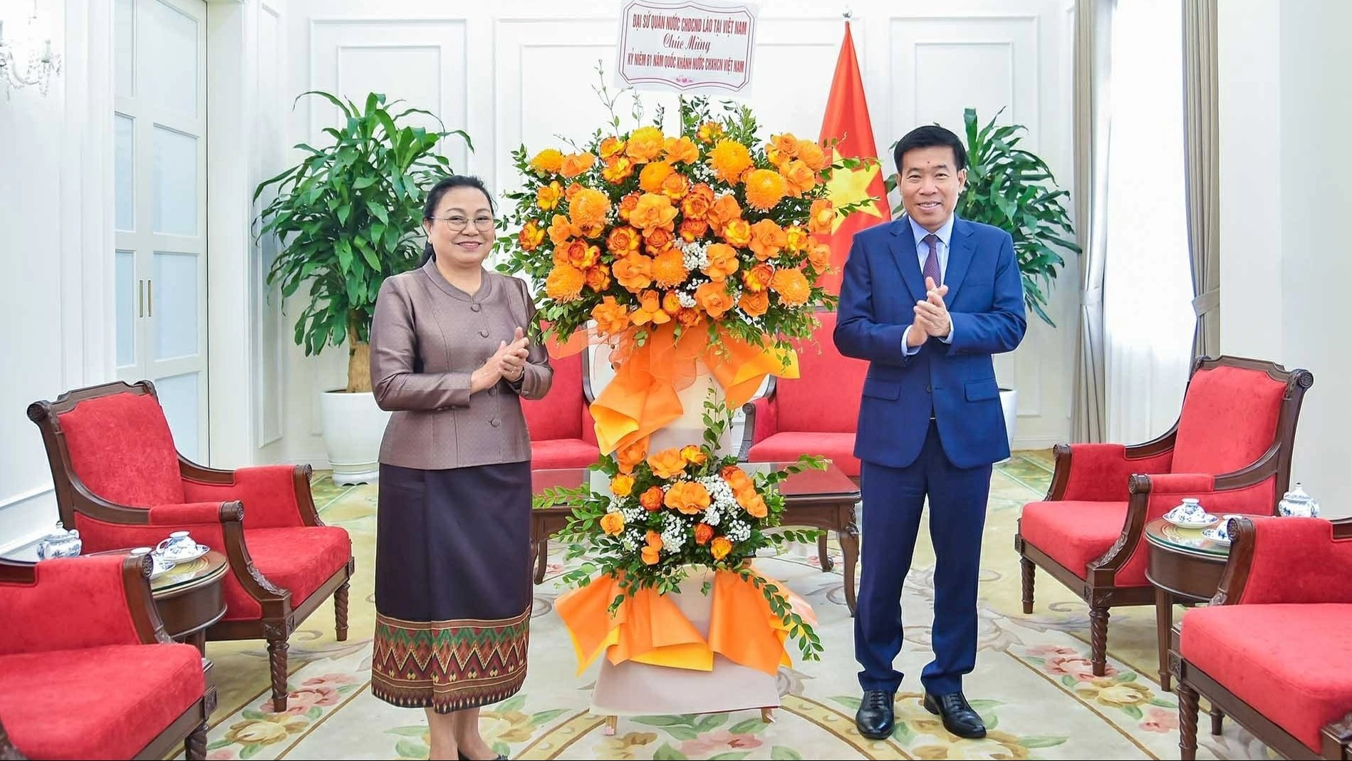 ສະຖານທູດລາວປະຈຳຫວຽດນາມ ອວຍພອນວັນຊາດຫວຽດນາມ