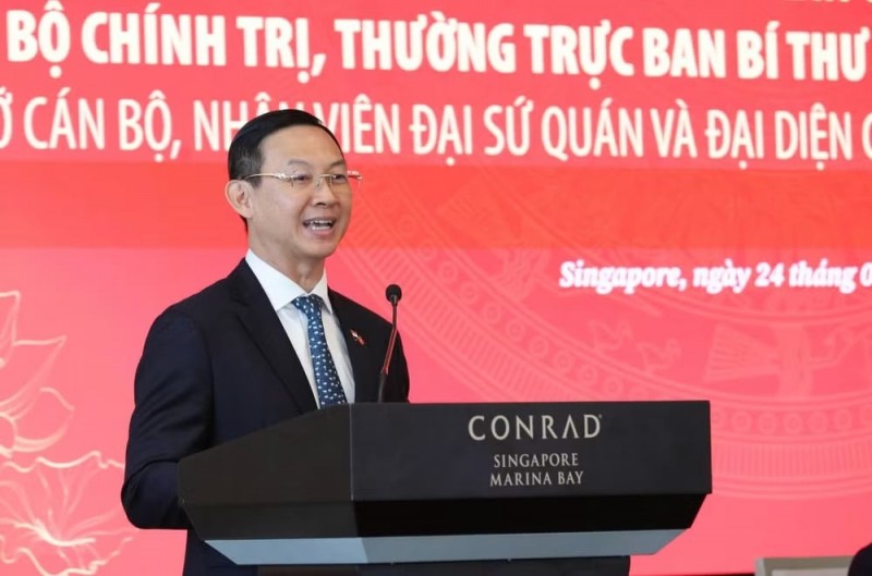 ឯកអគ្គរដ្ឋទូត Tran Phuoc Anh ថ្លែងមតិនៅក្នុងជំនួបសំណេះសំណាល។ ឯកអគ្គរដ្ឋទូត Tran Phuoc Anh ថ្លែងមតិនៅក្នុងជំនួបសំណេះសំណាល។