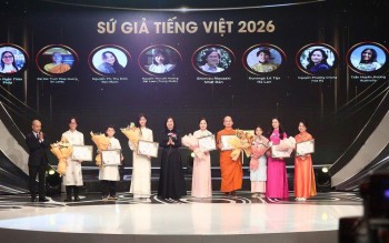 八位个人获评海外越南语使者