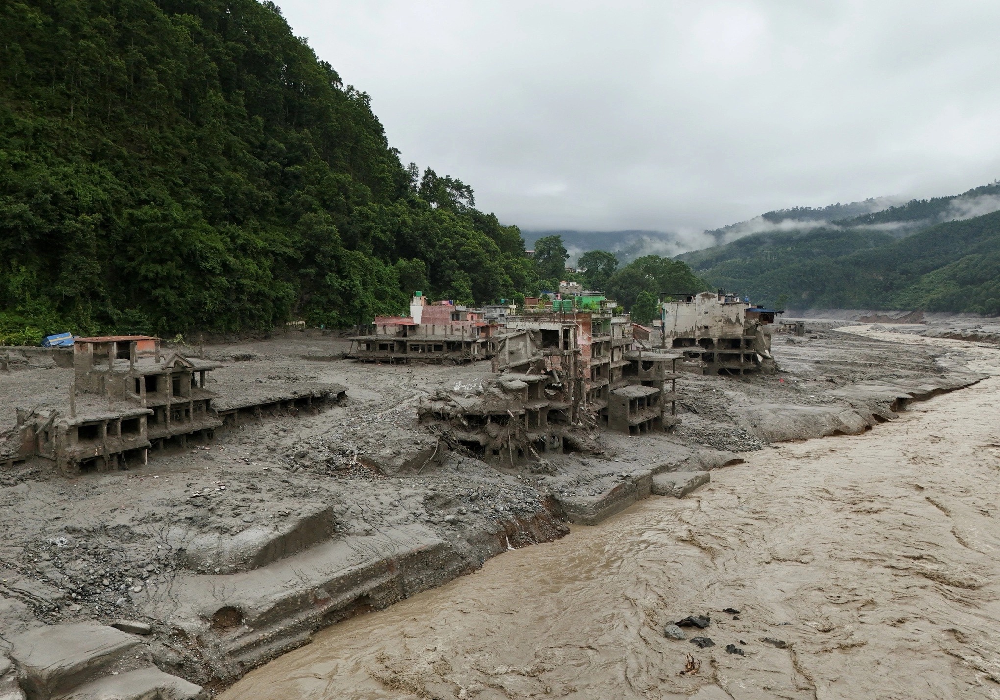 越南妇联慰问中国山洪灾害受灾群众 越南妇联慰问中国山洪灾害受灾群众