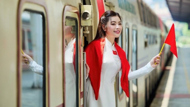 "ខ្សែរថភ្លើងឯករាជ្យ" រំលឹកឡើងវិញនូវអនុស្សាវរីយ៍រដូវស្លឹកឈើជ្រុះជាប្រវត្តិសាស្ត្រ