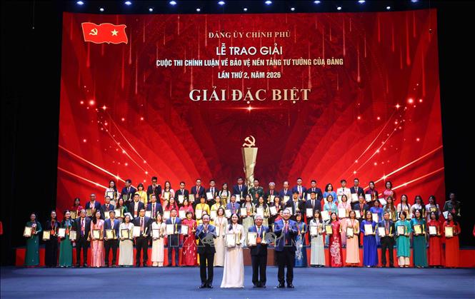 Tối 20/8/2026, tại Hà Nội, Đảng ủy Chính phủ tổ chức Lễ trao giải Cuộc thi chính luận về bảo vệ nền tảng tư tưởng của Đảng trong Đảng bộ Chính phủ lần thứ 2, năm 2026. Ảnh: Phạm Kiên/TTXVN Tối 20/8/2026, tại Hà Nội, Đảng ủy Chính phủ tổ chức Lễ trao giải Cuộc thi chính luận về bảo vệ nền tảng tư tưởng của Đảng trong Đảng bộ Chính phủ lần thứ 2, năm 2026. Ảnh: Phạm Kiên/TTXVN