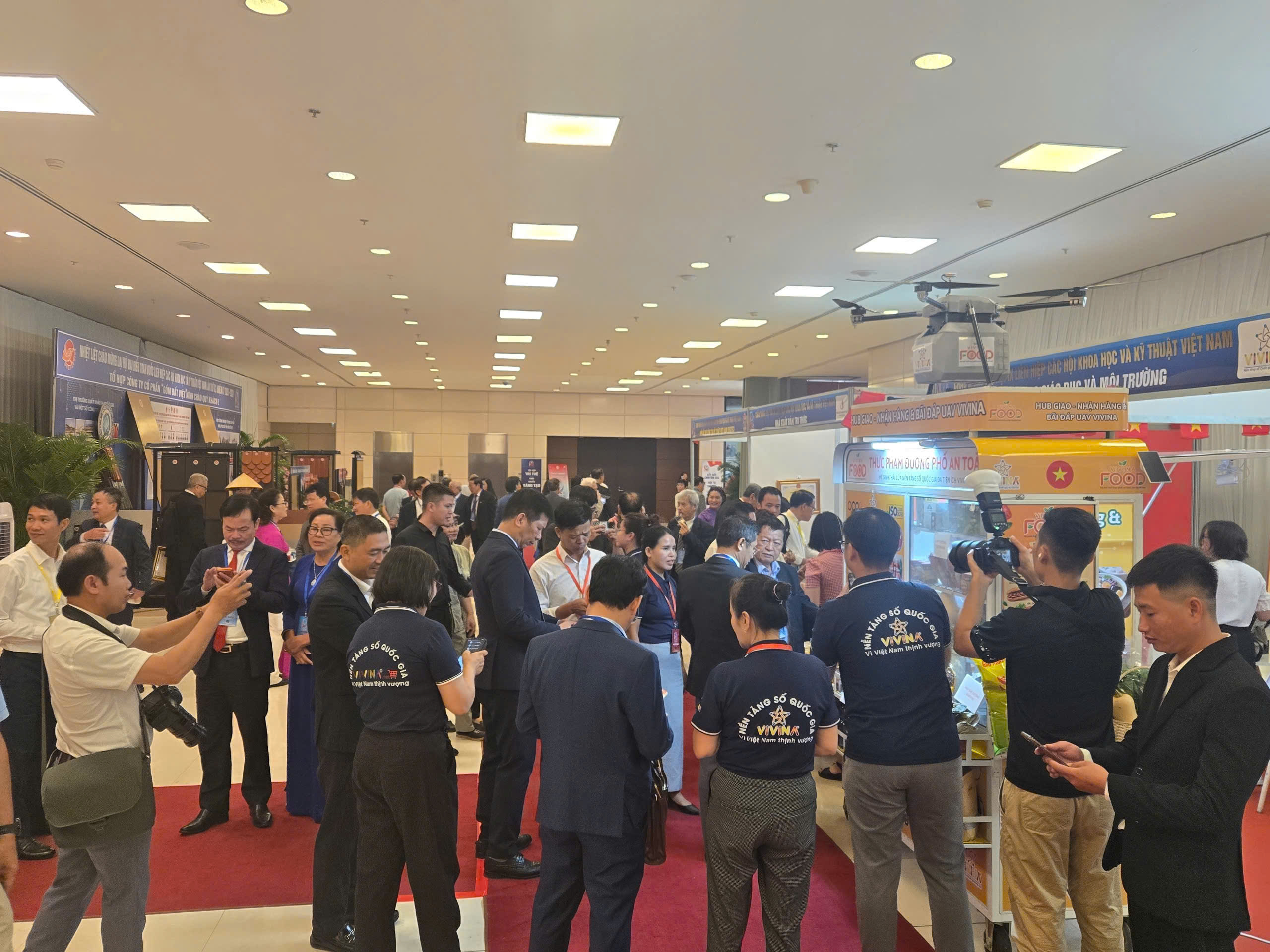 Technology-enabled Safe Food Kiosk - VIVINA Food Hub: Turning “Touchpoints” into a Digital Business Model Technology-enabled Safe Food Kiosk - VIVINA Food Hub: Turning “Touchpoints” into a Digital Business Model